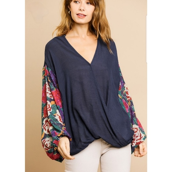 2FOR$30 - NWT Umgee Floral Balloon Sleeve Crossbody VNeck Top, Size Small - Picture 2 of 4